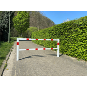 Stationary access barriers | welded | with top and quarter-bent bar | hot-dip galvanized and white coatedwith red reflecting stripes | total width: 2500 mm
